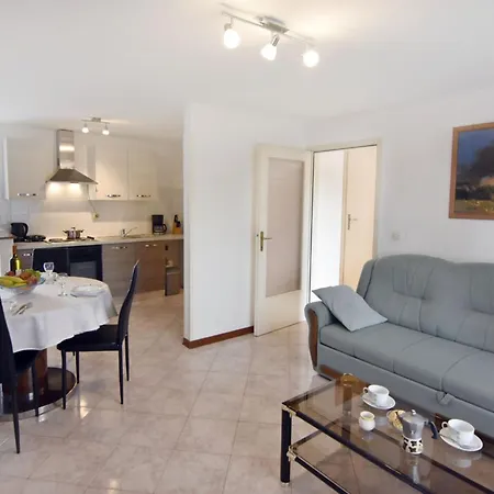 Modern With Shared Garden Near Umago Babici