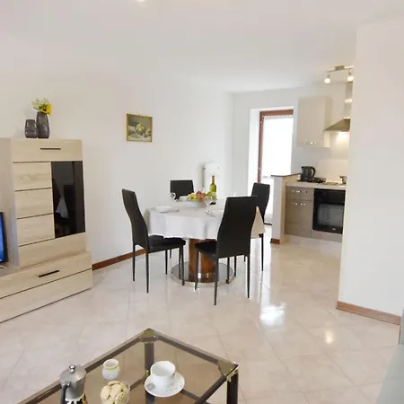 Modern With Shared Garden Near Umago Апартаменты *