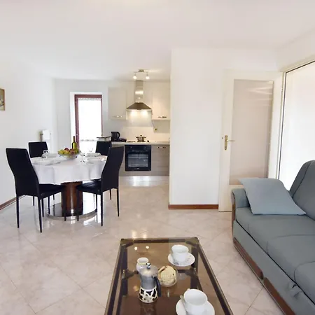 Апартаменты Modern With Shared Garden Near Umago *