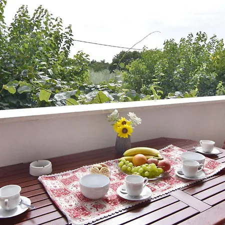 Апартаменты Modern With Shared Garden Near Umago Babici