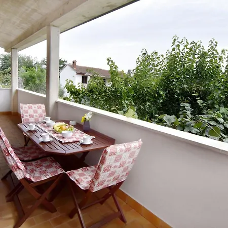 Апартаменты Modern With Shared Garden Near Umago *