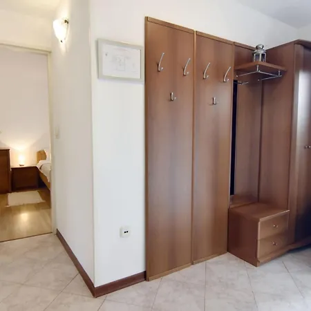 شقة Modern With Shared Garden Near Umago
