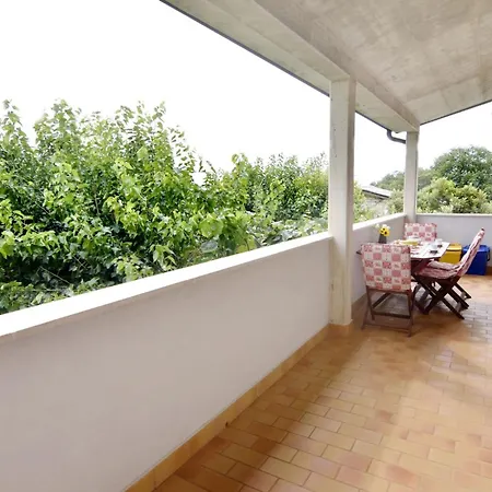 Modern With Shared Garden Near Umago شقة Babici