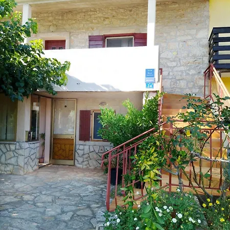 Modern With Shared Garden Near Umago شقة *
